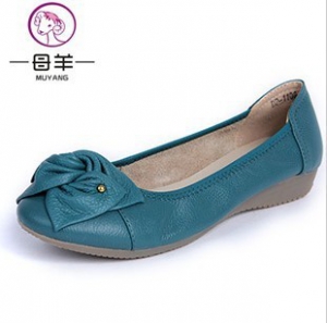 Plus size(34 43) women  genuine leather flats  single shoes 2013 newest fashion mother casual shoes cow muscle
